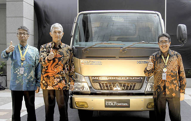 Tembus Sejuta Unit, KTB Siapkan Mitsubishi Fuso Limited Edition  