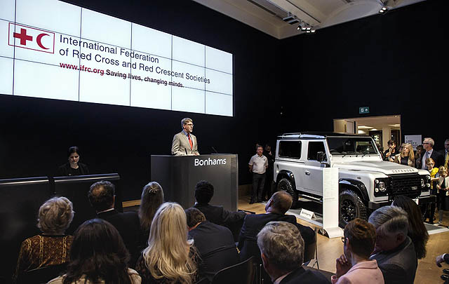 Land Rover Defender Unit ke-2.000.000 Sukses Dilelang Rp 8,4 Miliar  