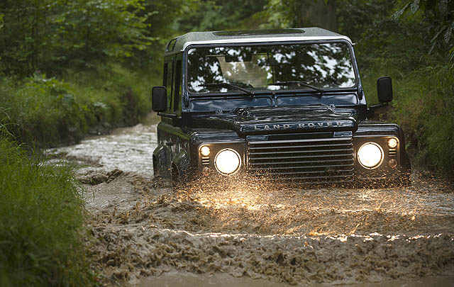 Lebih 'Hardcore', Land Rover Siapkan Versi SVX  