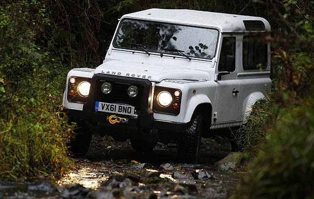 Lebih 'Hardcore', Land Rover Siapkan Versi SVX  