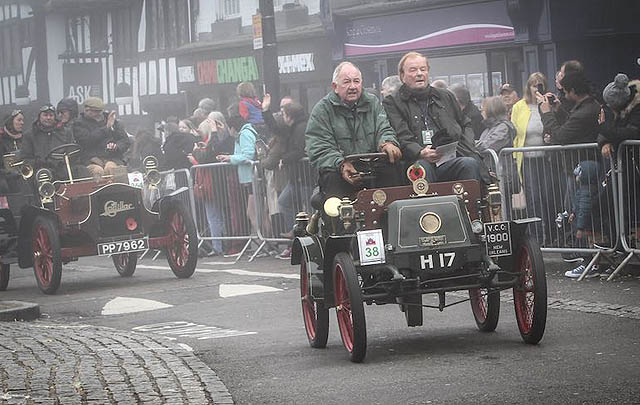 380 Mobil Ikuti 'London to Brighton Veteran Car Run 2015'