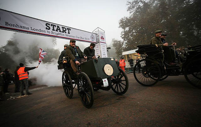 380 Mobil Ikuti 'London to Brighton Veteran Car Run 2015'
