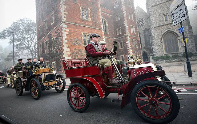 380 Mobil Ikuti 'London to Brighton Veteran Car Run 2015'