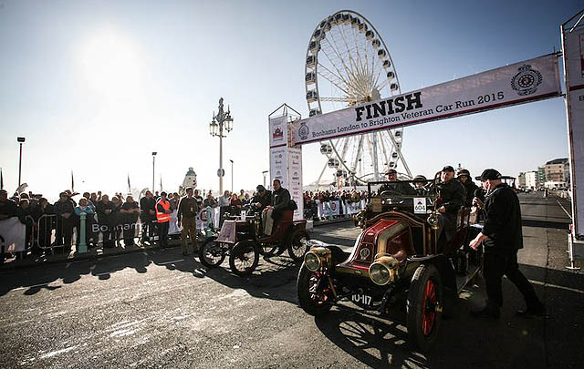 380 Mobil Ikuti 'London to Brighton Veteran Car Run 2015'