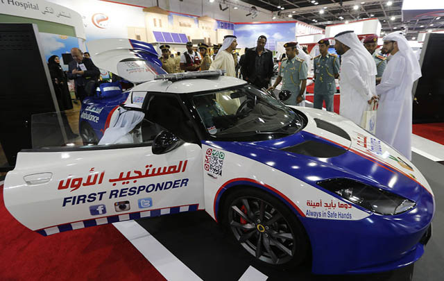 Wow, Lotus Evora Jadi Ambulans di Dubai!  