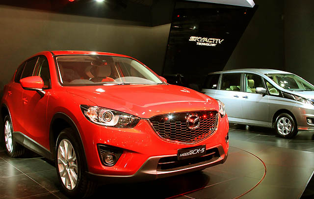 Mazda Bukukan Penjualan 2.074 Kendaraan di IIMS 2014  