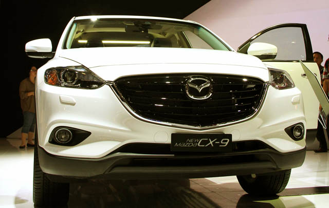 Mazda Bukukan Penjualan 2.074 Kendaraan di IIMS 2014  