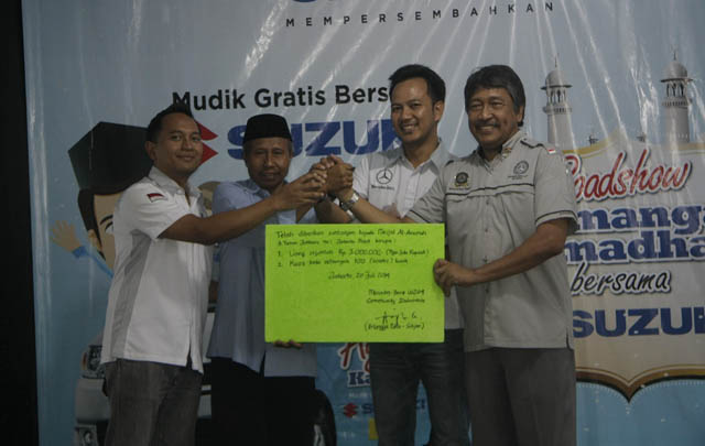 Mercedes-Benz Club Indonesia Bantu Anak Yatim  