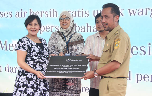 Mercedes-Benz Indonesia Berikan Bantuan Akses Air Bersih  