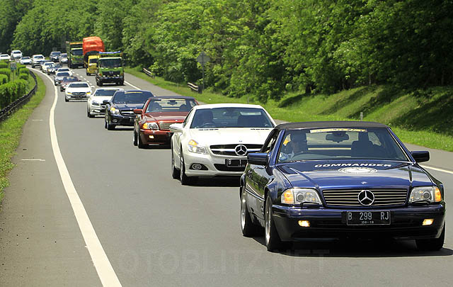 20 Mercedes-Benz SL Ikuti Turing 'MBSL CI Goes to Anyer'  