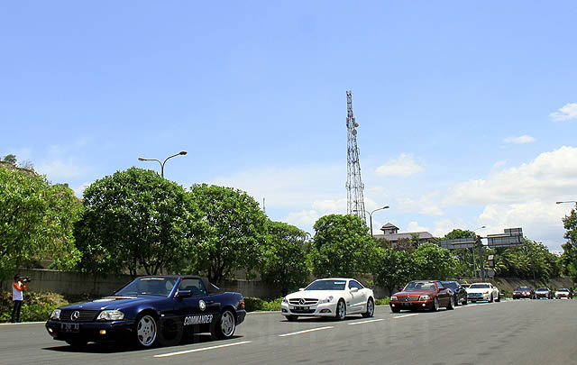 20 Mercedes-Benz SL Ikuti Turing 'MBSL CI Goes to Anyer'  