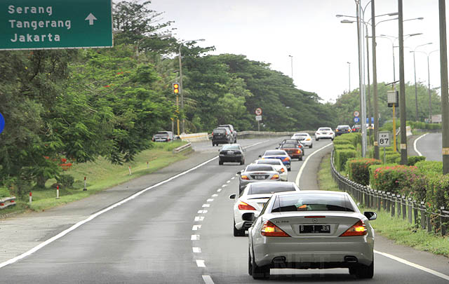 20 Mercedes-Benz SL Ikuti Turing 'MBSL CI Goes to Anyer'  