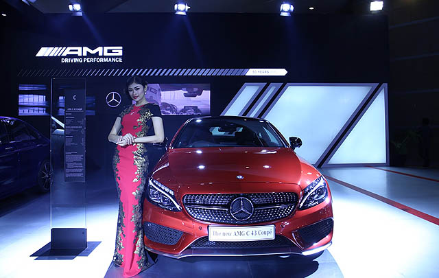 Mercedes-Benz Menangkan "Best Booth for Cars 1.000-1.500 m2" di IIMS 2017  