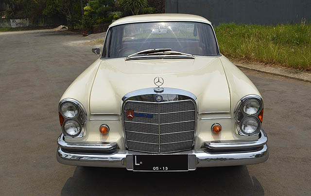Classic Spirit: Mercedes-Benz W111 'Fintail' Davi Saputra  
