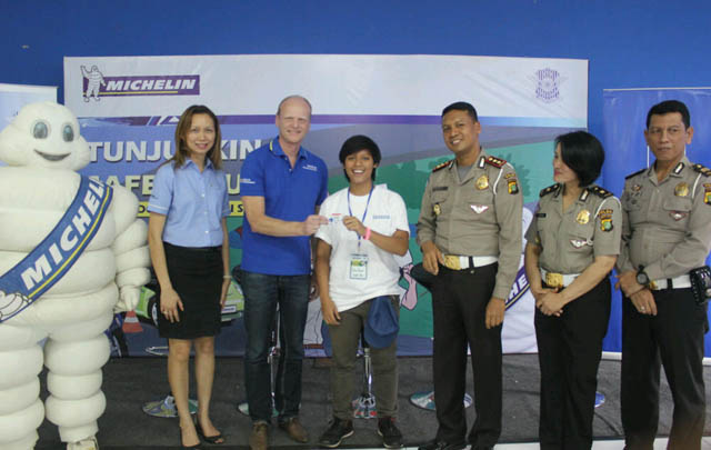 Michelin & Polda Metro Jaya Gelar Ujian SIM Bagi Pelajar  