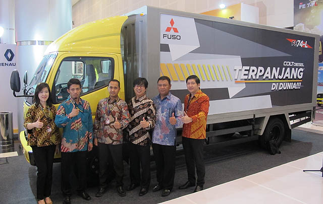Mitsubishi Fuso Perkenalkan 'Colt Diesel Terpanjang di Dunia' di GIIAS 2017 Surabaya  
