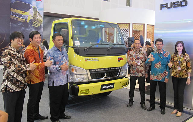 Mitsubishi Fuso Perkenalkan 'Colt Diesel Terpanjang di Dunia' di GIIAS 2017 Surabaya  