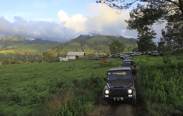 Eksotisme Kawah Wurung 'Hipnotis' Ratusan Member MJI