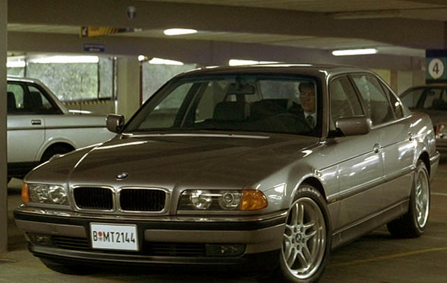 BMW 750iL dari "Tomorrow Never Dies" (1997)