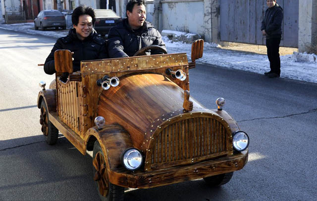 Unik! Mobil Kayu Bertenaga Listrik dari China  