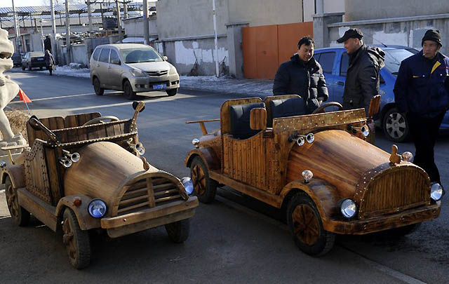 Unik! Mobil Kayu Bertenaga Listrik dari China  