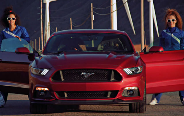 Ketika Mobil Beriklan di TV