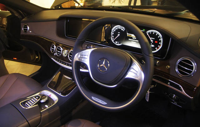 Mercedes-Benz New S 400 L Exclusive Resmi Mengaspal  