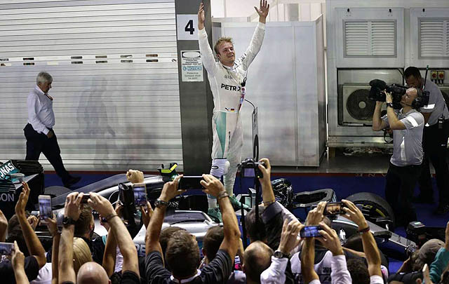 Nico Rosberg Raih Kampiun di F1 Grand Prix Singapura 2016  
