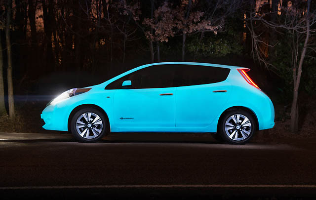 Nissan Hadirkan Cat Mobil 'Glow in The Dark' (Video)  