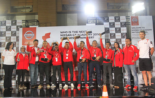 6 Pemenang Nissan GT Academy 2016 Indonesia Jalani Coaching Clinic  