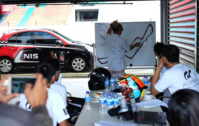 6 Pemenang Nissan GT Academy 2016 Indonesia Jalani Coaching Clinic  