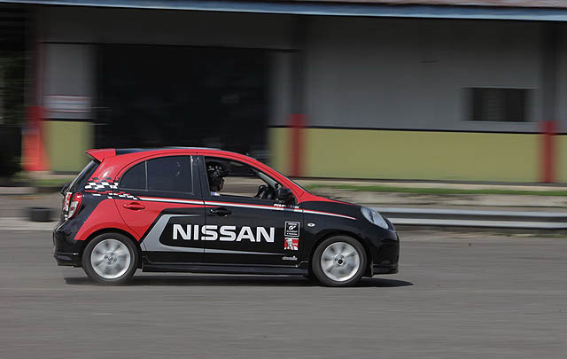 6 Pemenang Nissan GT Academy 2016 Indonesia Jalani Coaching Clinic  