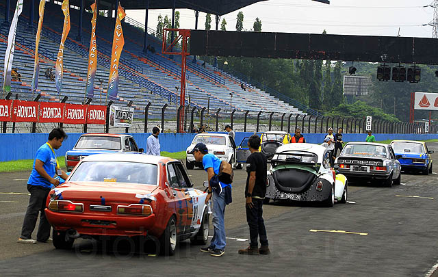 OSRC, Tempatnya Balap Mobil Klasik yang Fun & Seru  