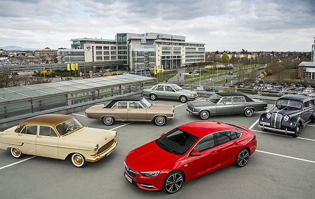 Opel Rayakan 80 Tahun Flagship Sedan di Techno Classica 2017  