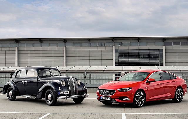 Opel Rayakan 80 Tahun Flagship Sedan di Techno Classica 2017  