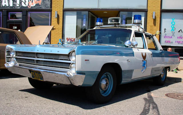 Parade Mobil Polisi Klasik di Woodward Dream Cruise 2014 