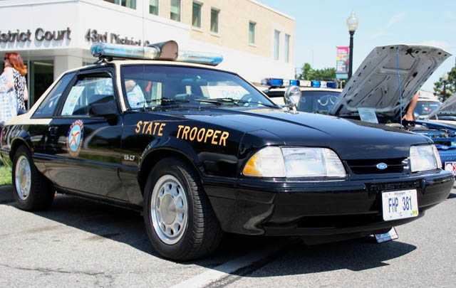 Parade Mobil Polisi Klasik di Woodward Dream Cruise 2014  