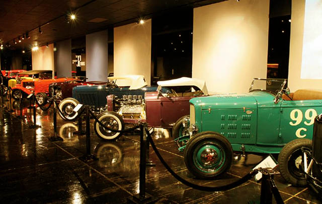 Melongok Petersen Automotive Museum di Los Angeles  