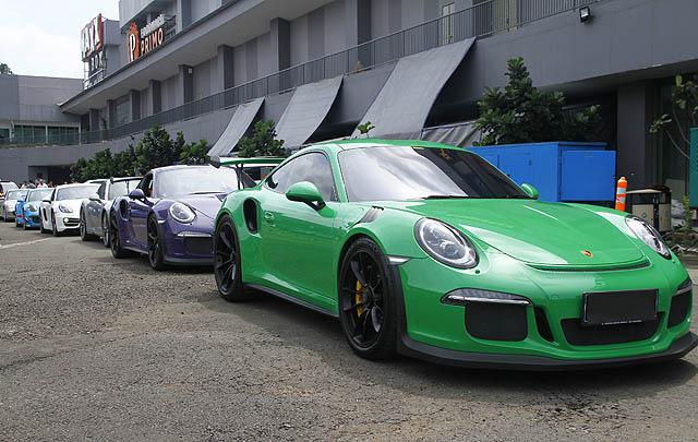 Barisan Porsche Klasik Padati 'Porsche Family Day'  