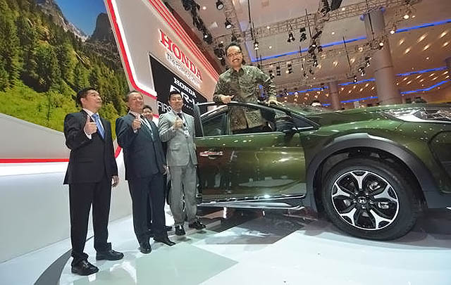 Pameran Otomotif Surabaya 2015 Resmi Dibuka