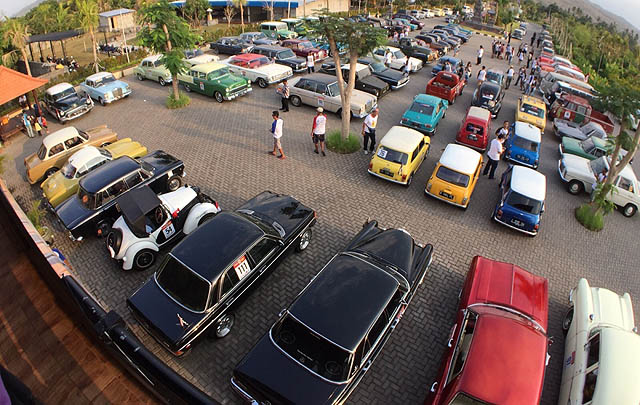 Ratusan Mobil Klasik Padati HUT PPMKI ke-36 di Bali  