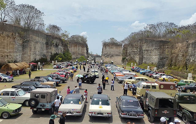 Ratusan Mobil Klasik Padati HUT PPMKI ke-36 di Bali  