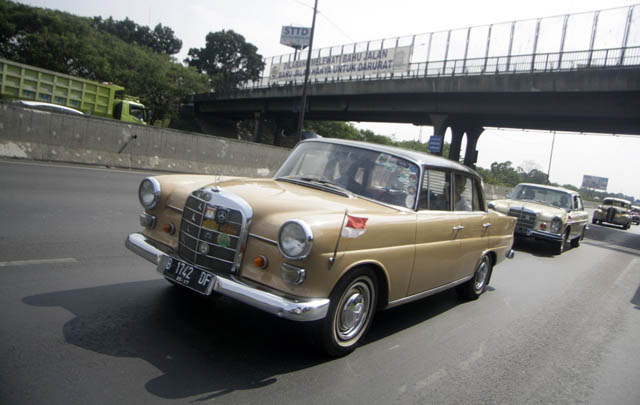 Puluhan Mobil Klasik PPMKI Napak Tilas ke Rengasdengklok