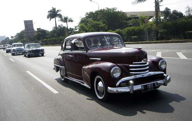 Puluhan Mobil Klasik PPMKI Napak Tilas ke Rengasdengklok