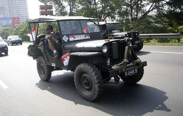 Puluhan Mobil Klasik PPMKI Napak Tilas ke Rengasdengklok