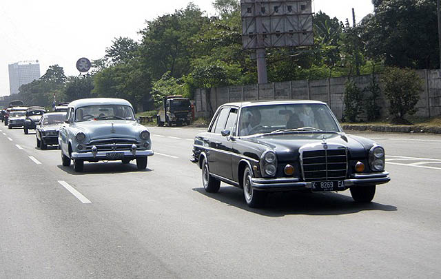 Puluhan Mobil Klasik PPMKI Napak Tilas ke Rengasdengklok