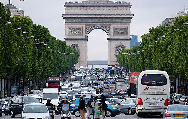 Wah, Prancis Bakal Larang Penjualan Mobil Bensin & Diesel Mulai 2040  