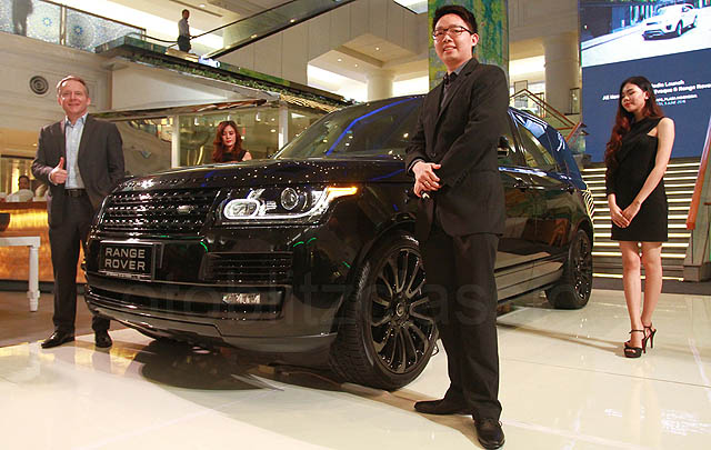 Dua Range Rover Terbaru Resmi Meluncur di Indonesia  