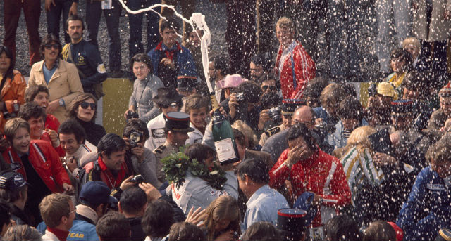 Jackie Stewart: Orang Pertama yang Semburkan Champagne di F1  