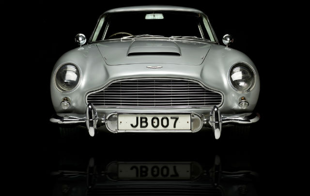 Komparasi: “Mobil Bond Terbaru” Versus DB5 yang Ikonik  
